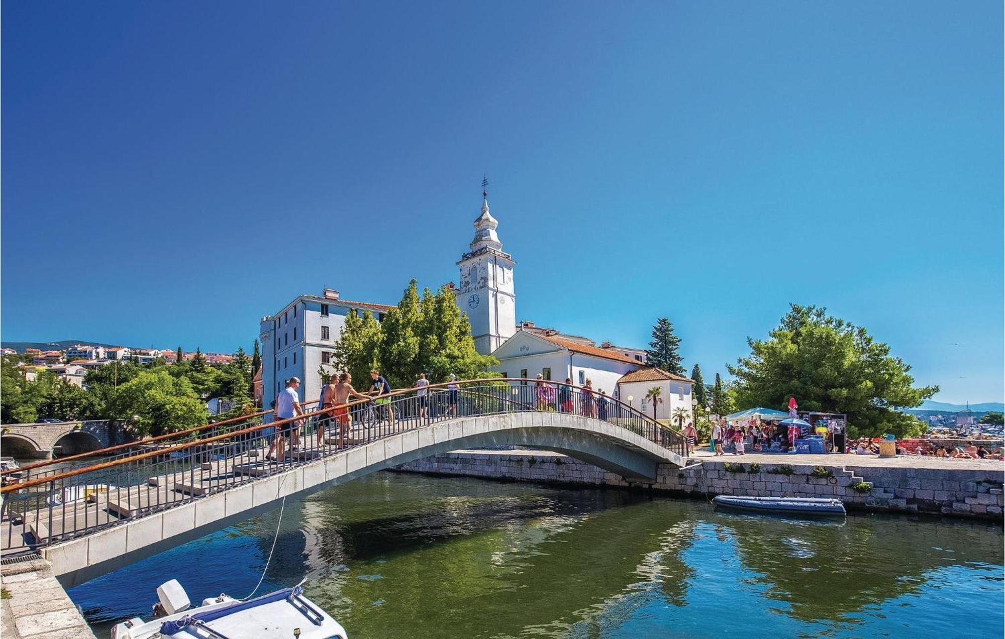 Cozy Apartment In Crikvenica With Kitchen Bagian luar foto
