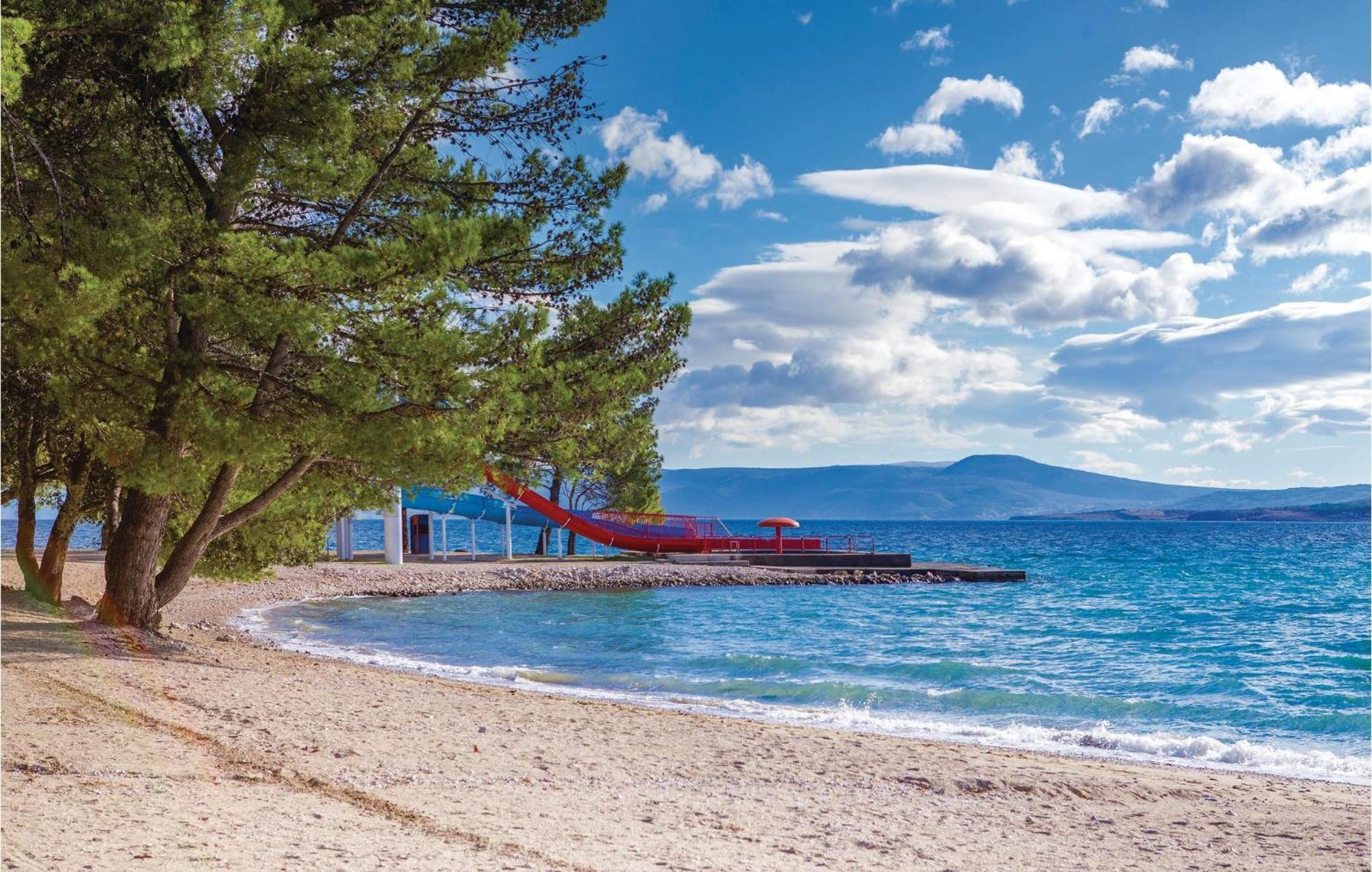 Cozy Apartment In Crikvenica With Kitchen Bagian luar foto