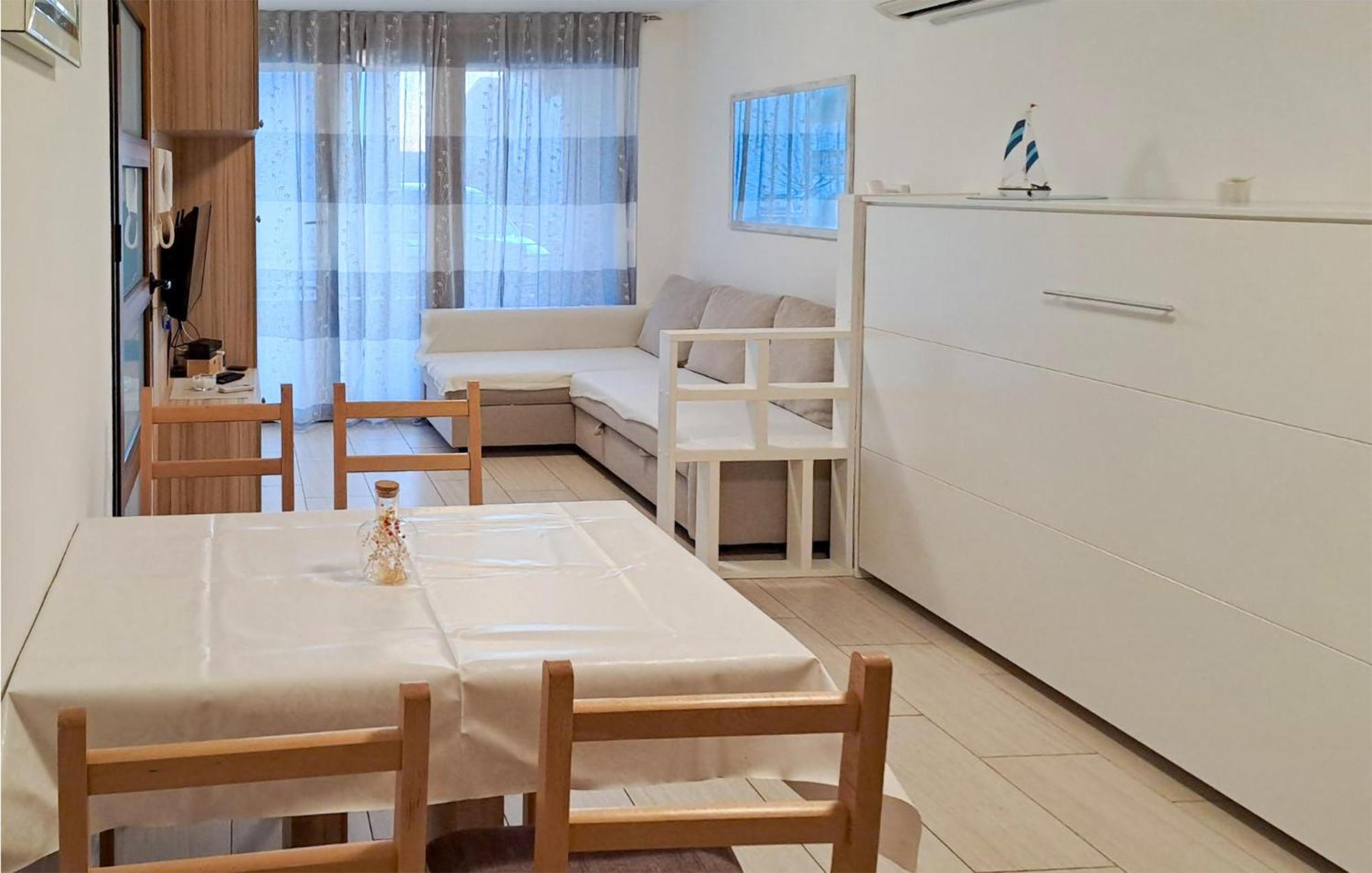 Cozy Apartment In Crikvenica With Kitchen Bagian luar foto